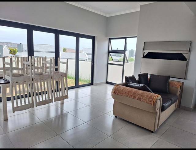 3 BEDROOM HOUSE FOR SALE IN HARTENBOS HEUWELS